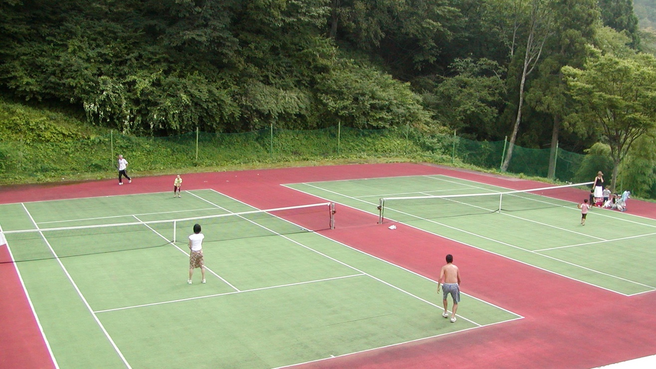 *【スイス村の施設一例】テニスコート（有料）