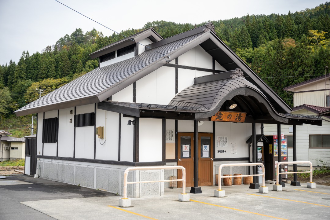 温泉情緒たっぷり！「滝の湯」