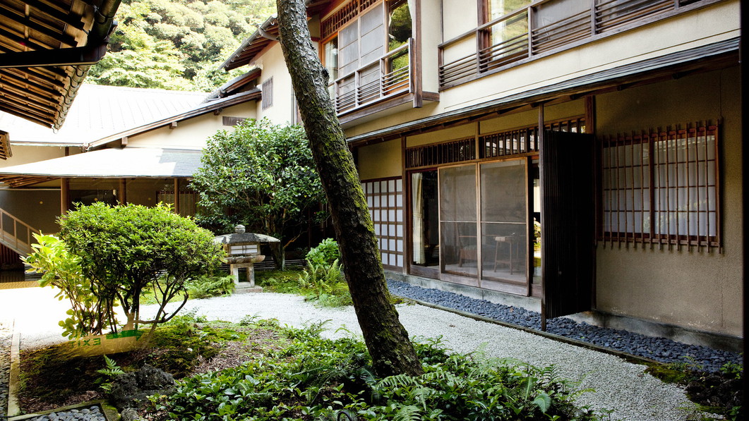 平田館中庭