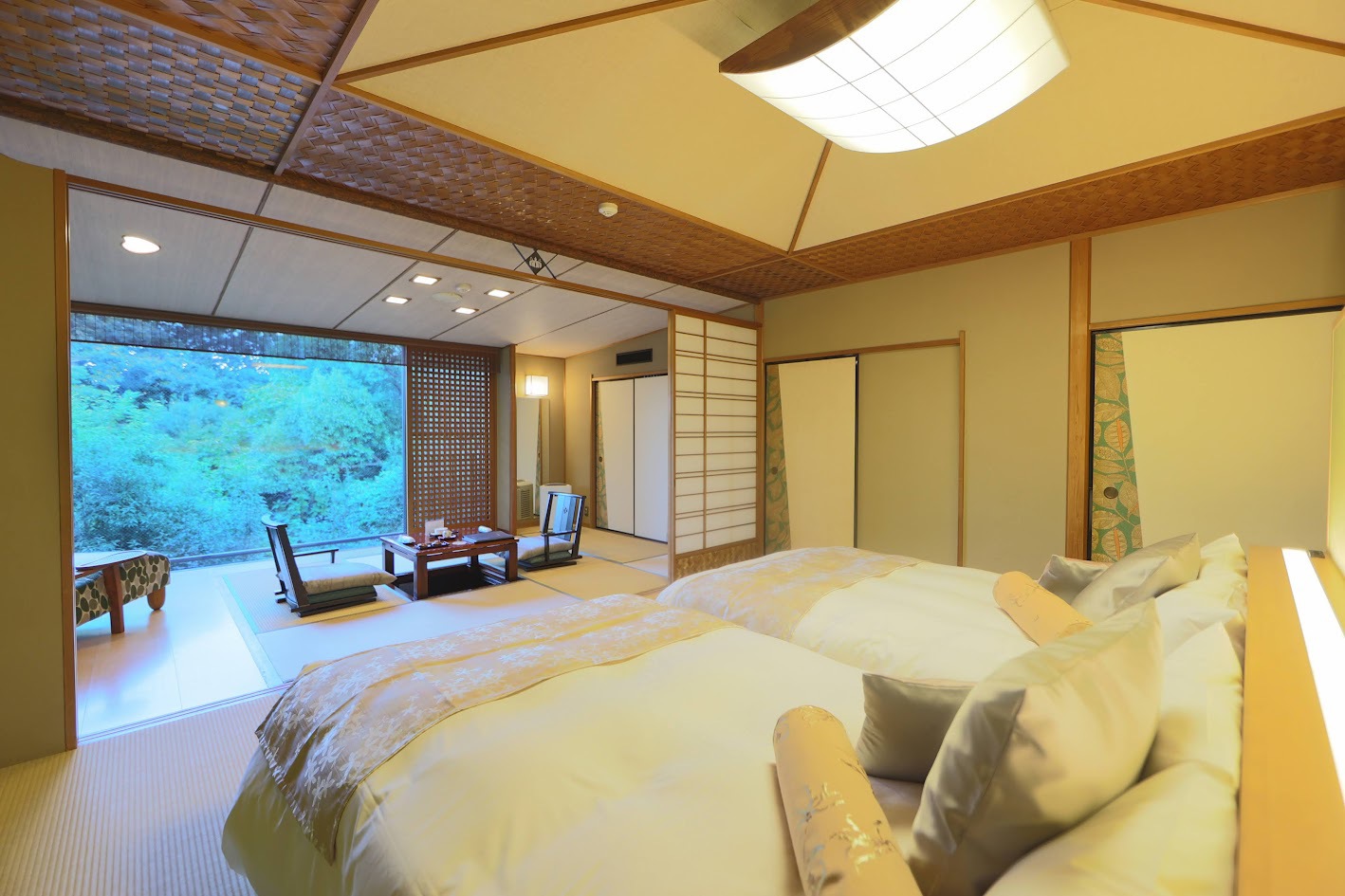 東館和室半露天檜風呂付ベッドルーム