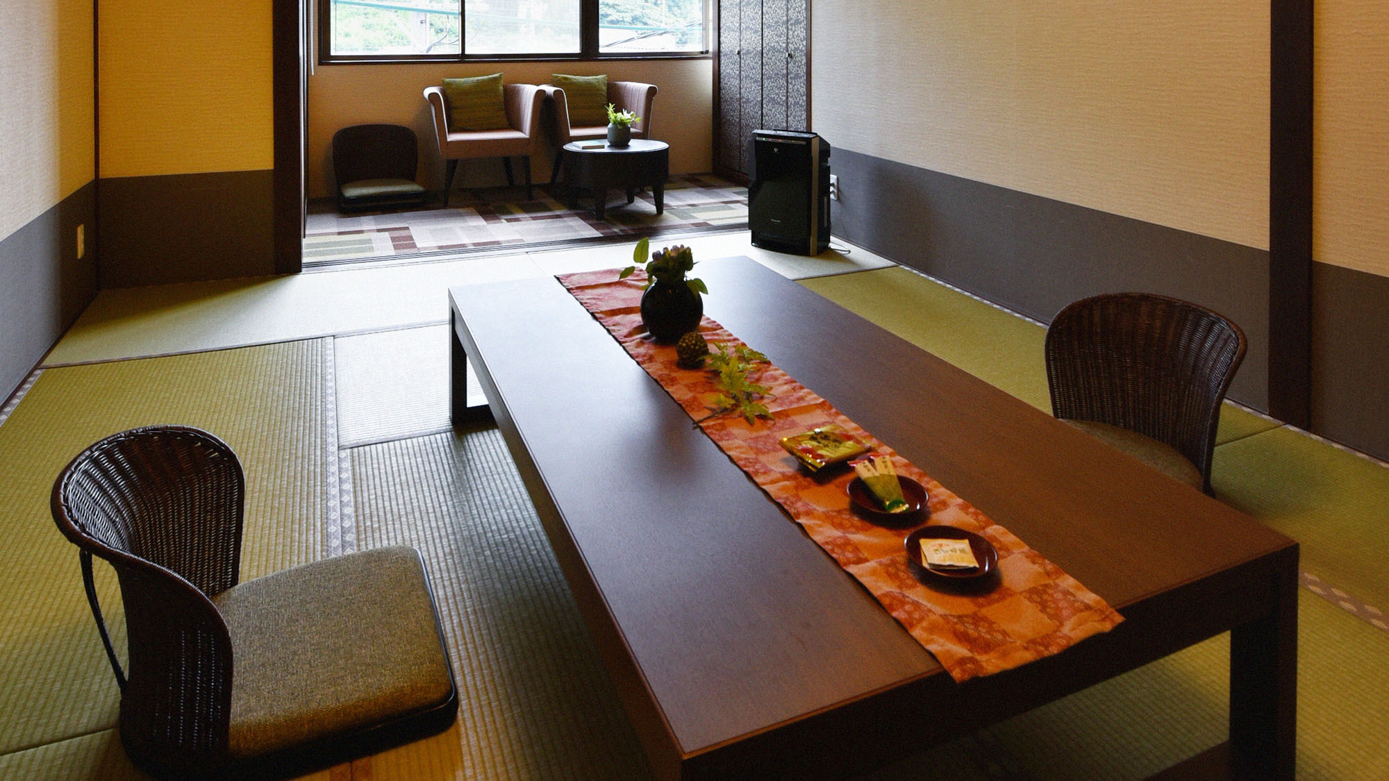 ・【一般客室一例】和室8〜12畳のお部屋です。華美な装飾を排したシンプルなインテリア