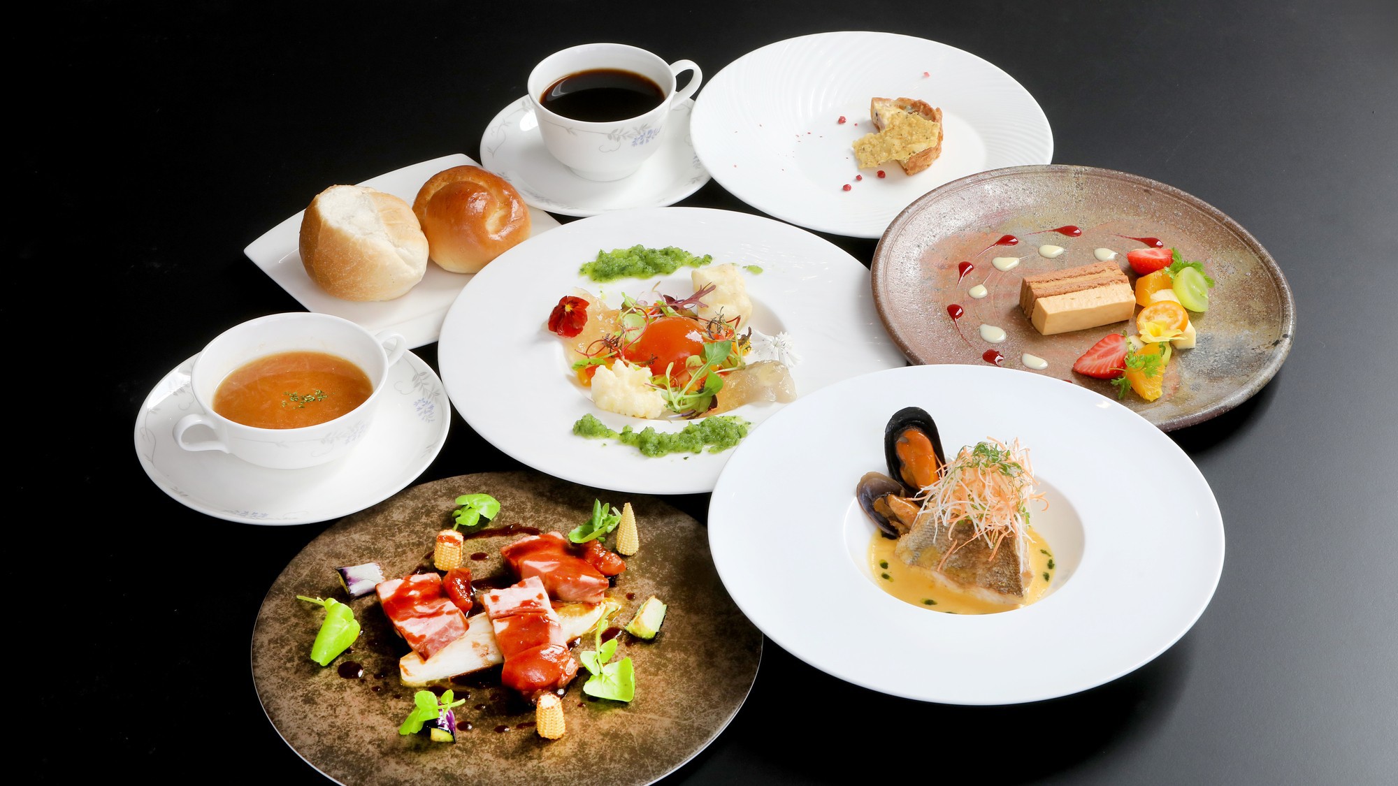 【夕食はレストランで季節のフルコースディナー】２食付プラン（夕朝食付）