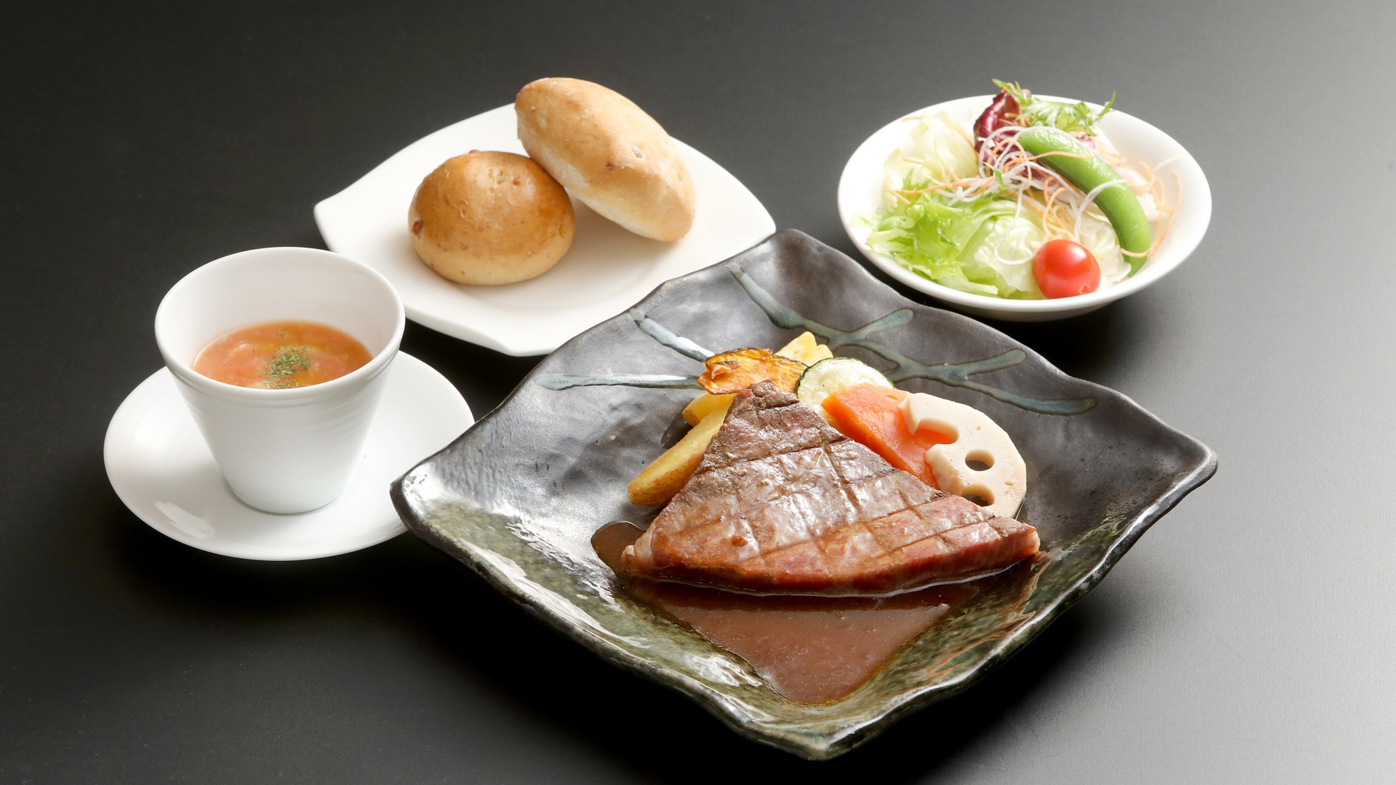 レトロモダンなレストラン「亀遊亭」でのディナーコース付プラン（夕朝食付）