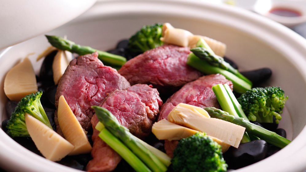 風味豊かな淡路牛の宝楽ステーキを旬の彩り野菜と共に料理イメージ