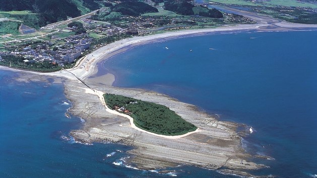 青島と鬼の洗濯岩