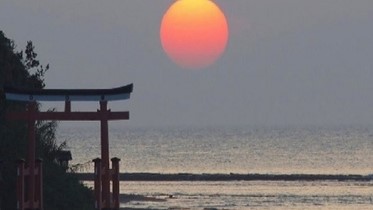神聖な青島からのぞむ日の出はまさに絶景