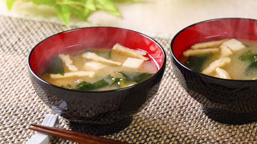 【北上限定】岩手県産の南部白目大豆で仕込んだ味噌と三陸わかめをたっぷり入れた味噌汁。