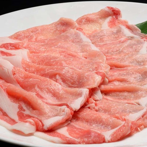 米沢三元豚は、上質な肉の旨味が詰まった繊細な味わいが魅力。さっぱりとしゃぶしゃぶでお楽しみください。