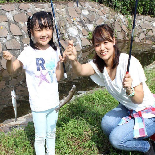 釣れたときが最高のシャッターチャンス。とびっきりの笑顔をカメラに収めて、旅の思い出をお土産にどうぞ。