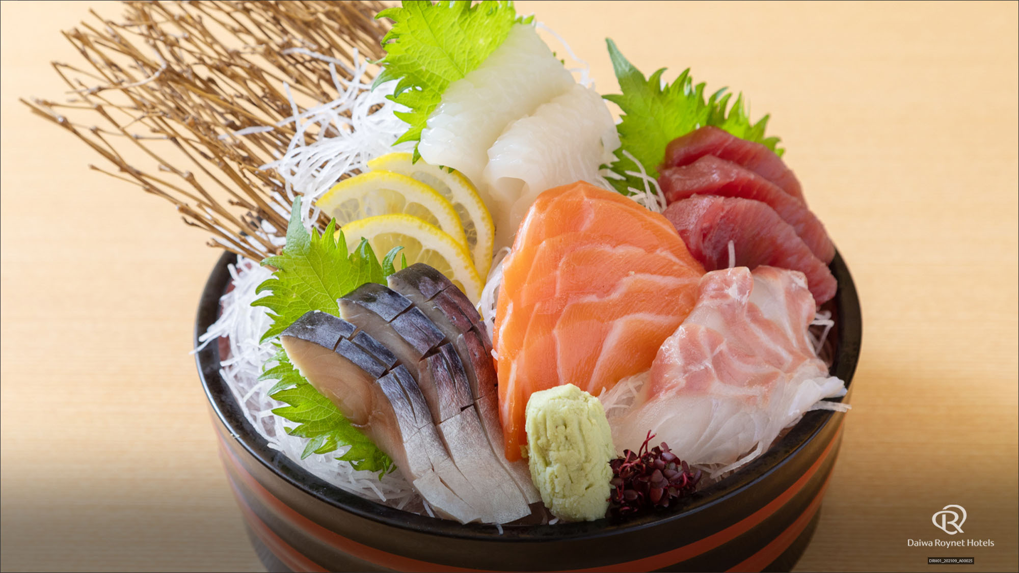 1階居酒屋「海の台所 稲瀬」夕食メニュー一例 刺身盛り合わせ