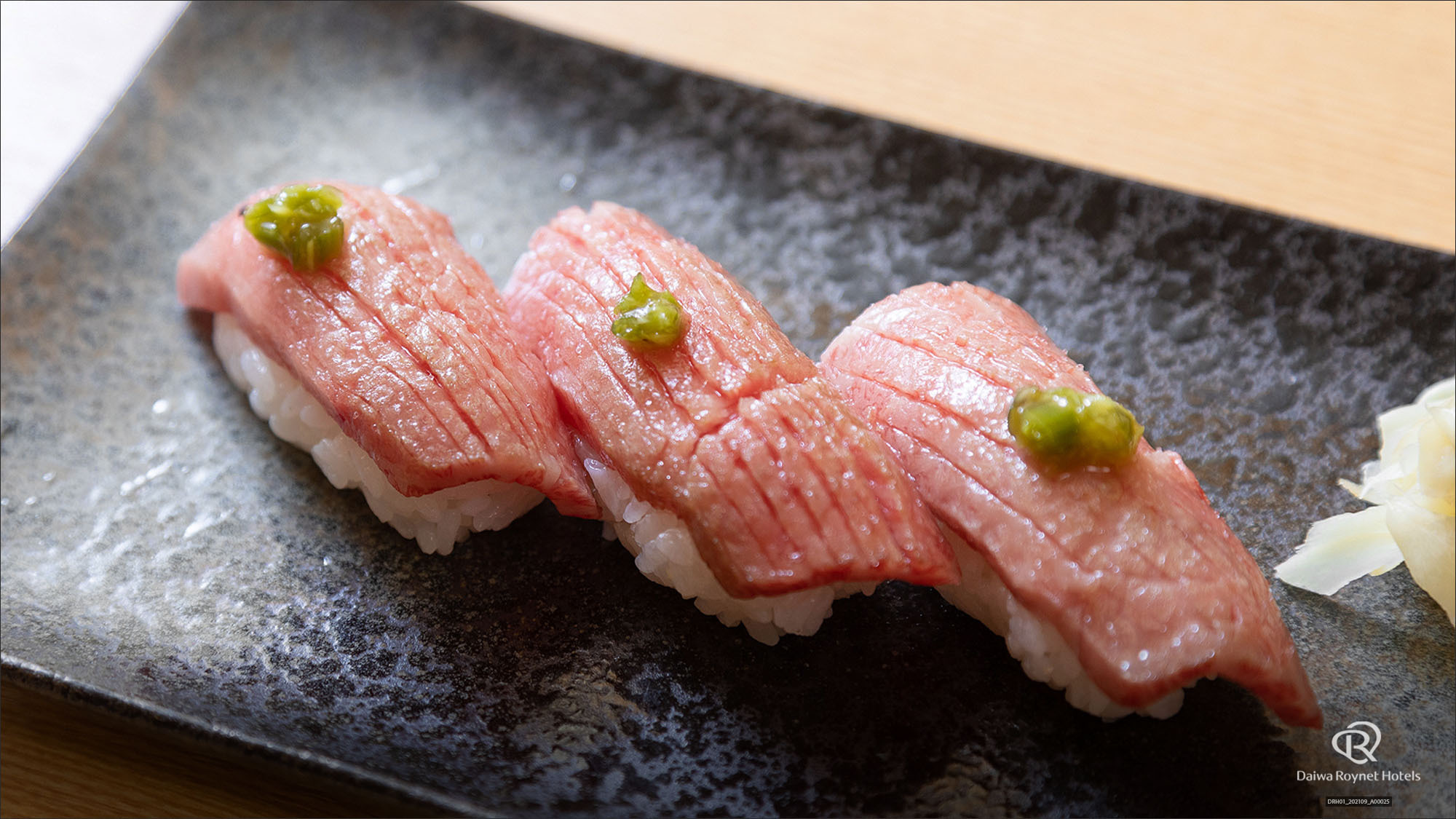 1階居酒屋「海の台所 稲瀬」夕食メニュー一例倉石牛A4炙り握り