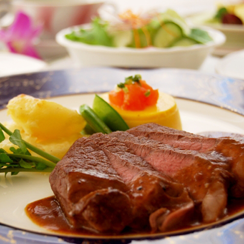 シェフが腕によりをかけた西洋ディナーコースをお楽しみください（一例）