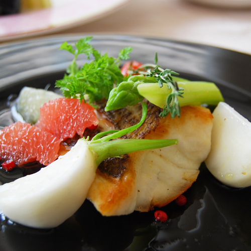 ＜洋食一例＞シェフが腕によりをかけた西洋ディナーコースをお楽しみください。