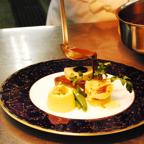 シェフが腕によりをかけた西洋ディナーコースをお楽しみください（一例）