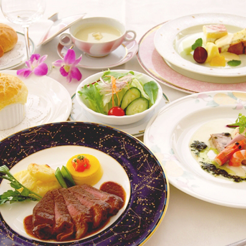 シェフが腕によりをかけた西洋ディナーコースをお楽しみください（一例）