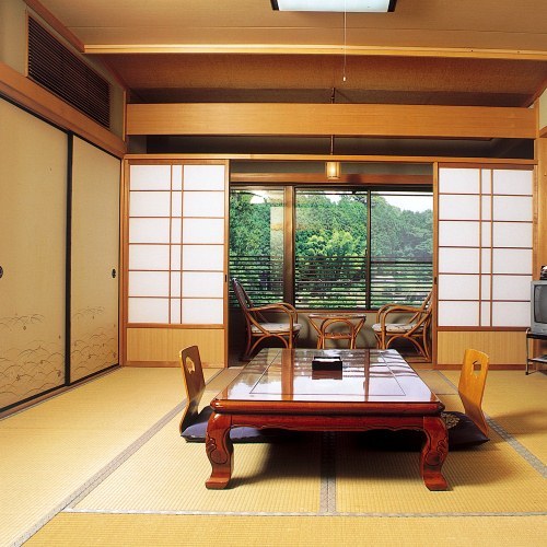 Magokoro no Yado Marui Ideally located in the Tanabe area, Magokoro no Yado Marui promises a relaxing and wonderful visit. Offering a variety of facilities and services, the property provides all you need for a good nights