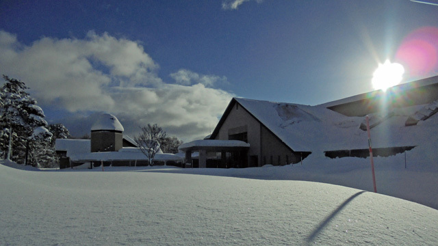 本館玄関前雪景色