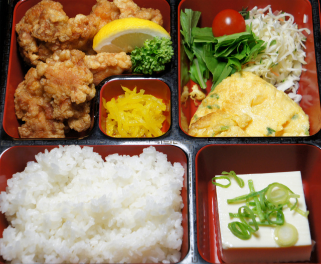 唐揚弁当880円