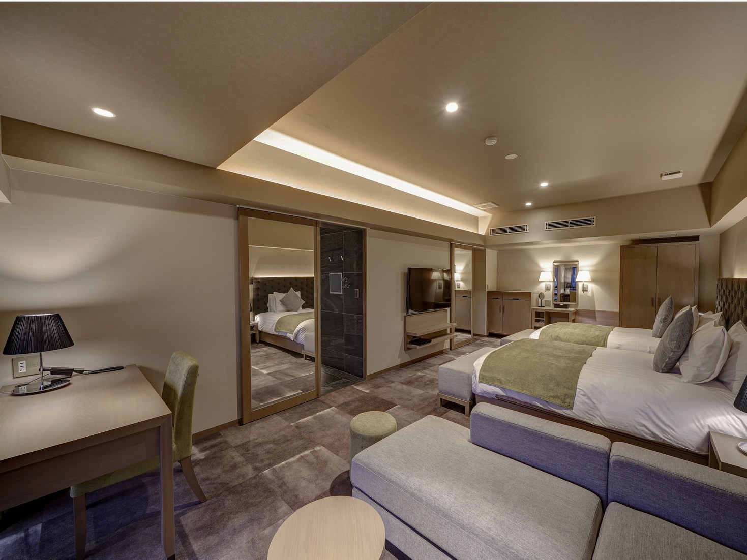Hakone Elecasa The 4-star Hakone Elecasa offers comfort and convenience whether youre on business or holiday in Hakone. The property offers a high standard of service and amenities to suit the individual needs of a