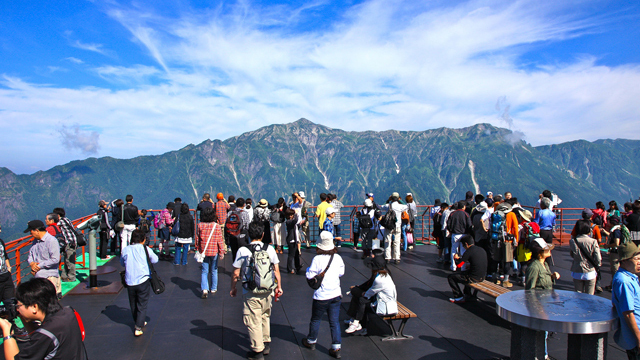 標高2156ｍ!新穂高ロープウエー『山頂展望台』からの雄大な景色