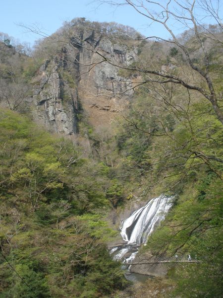 岩壁と袋田の滝