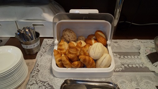 朝食バイキング人気パン