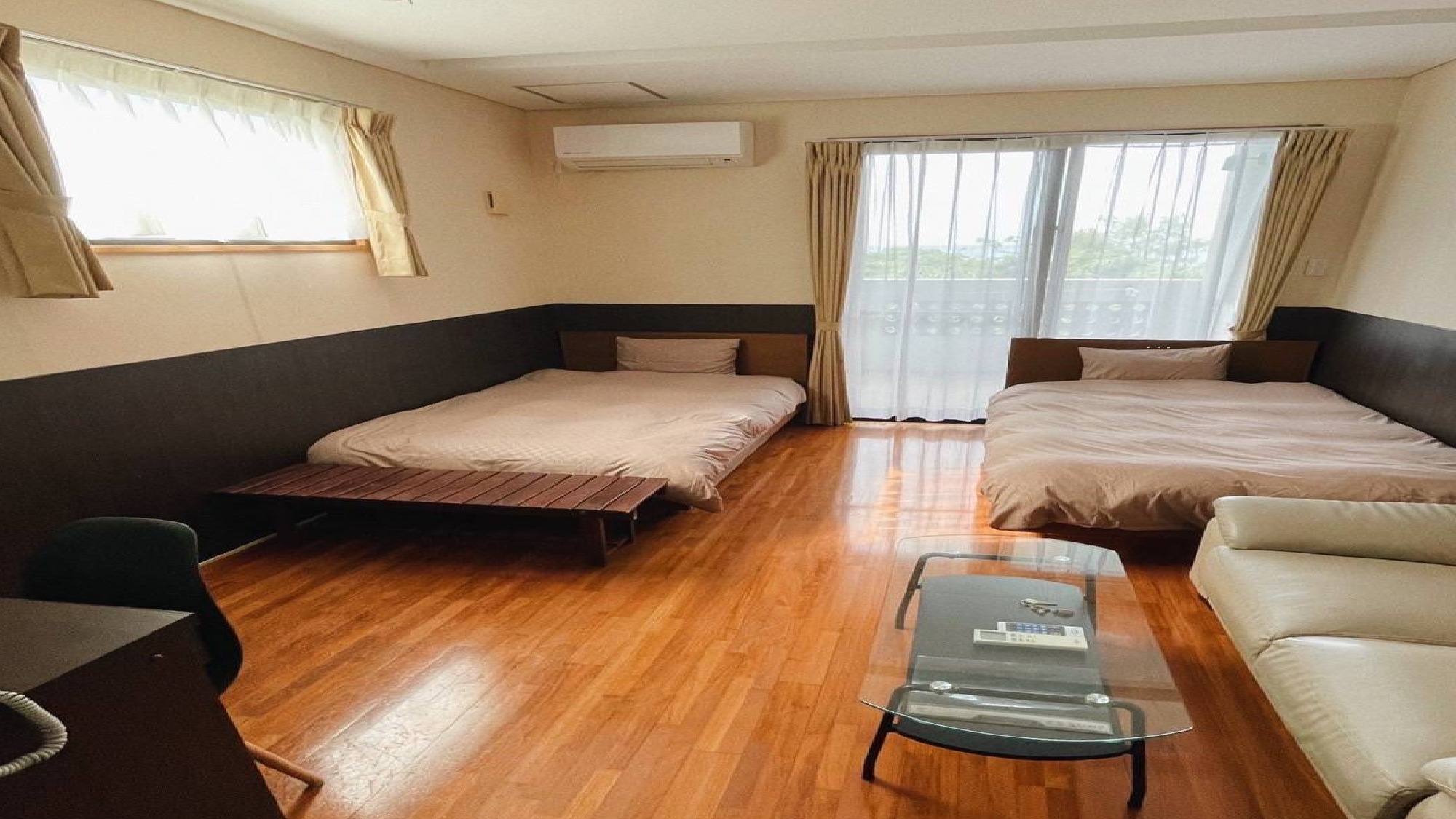 ・【客室】バス・トイレ別、リビングとベッドルーム一体型の洋室