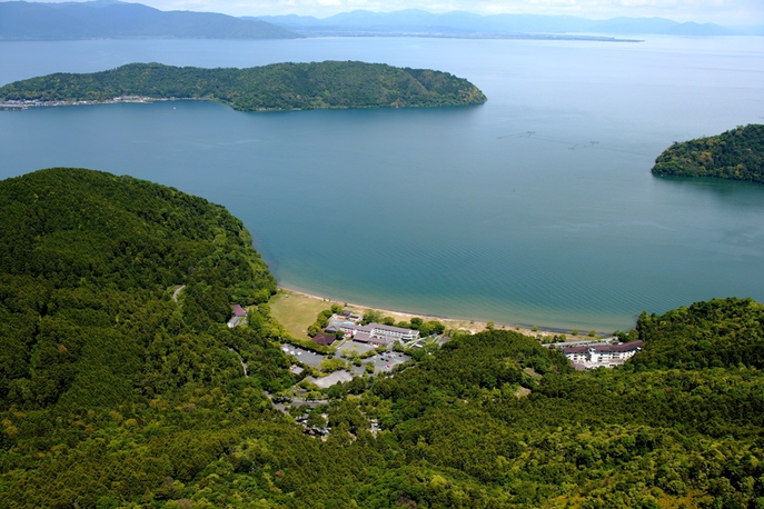 空撮全景沖島と休暇村