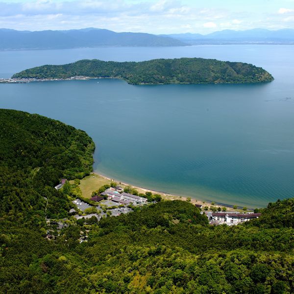 休暇村と沖島の風景