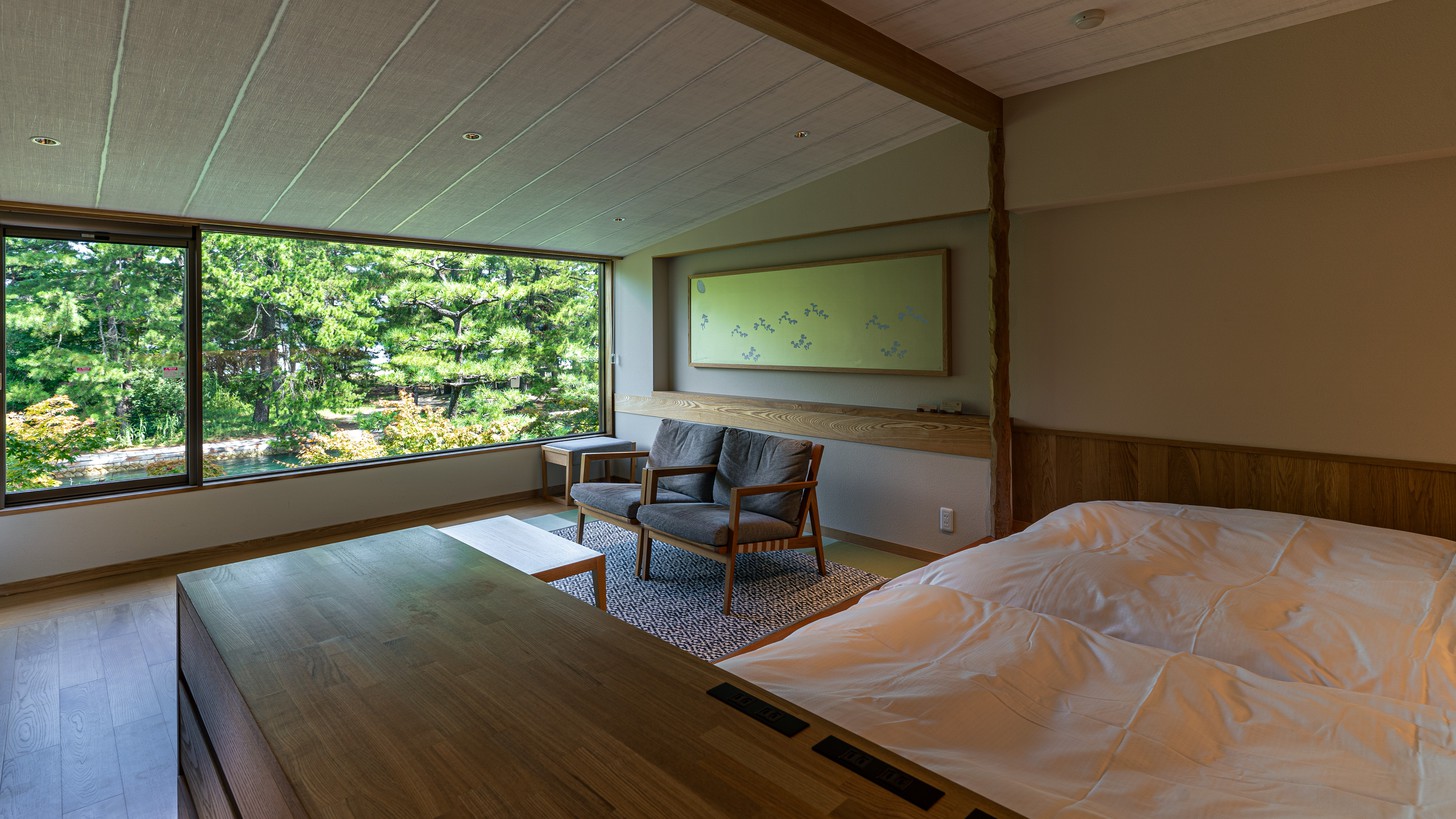 【舞の棟和モダン】2階。天橋立を借景した景色を、現代的な和の空間でお過ごし頂けます
