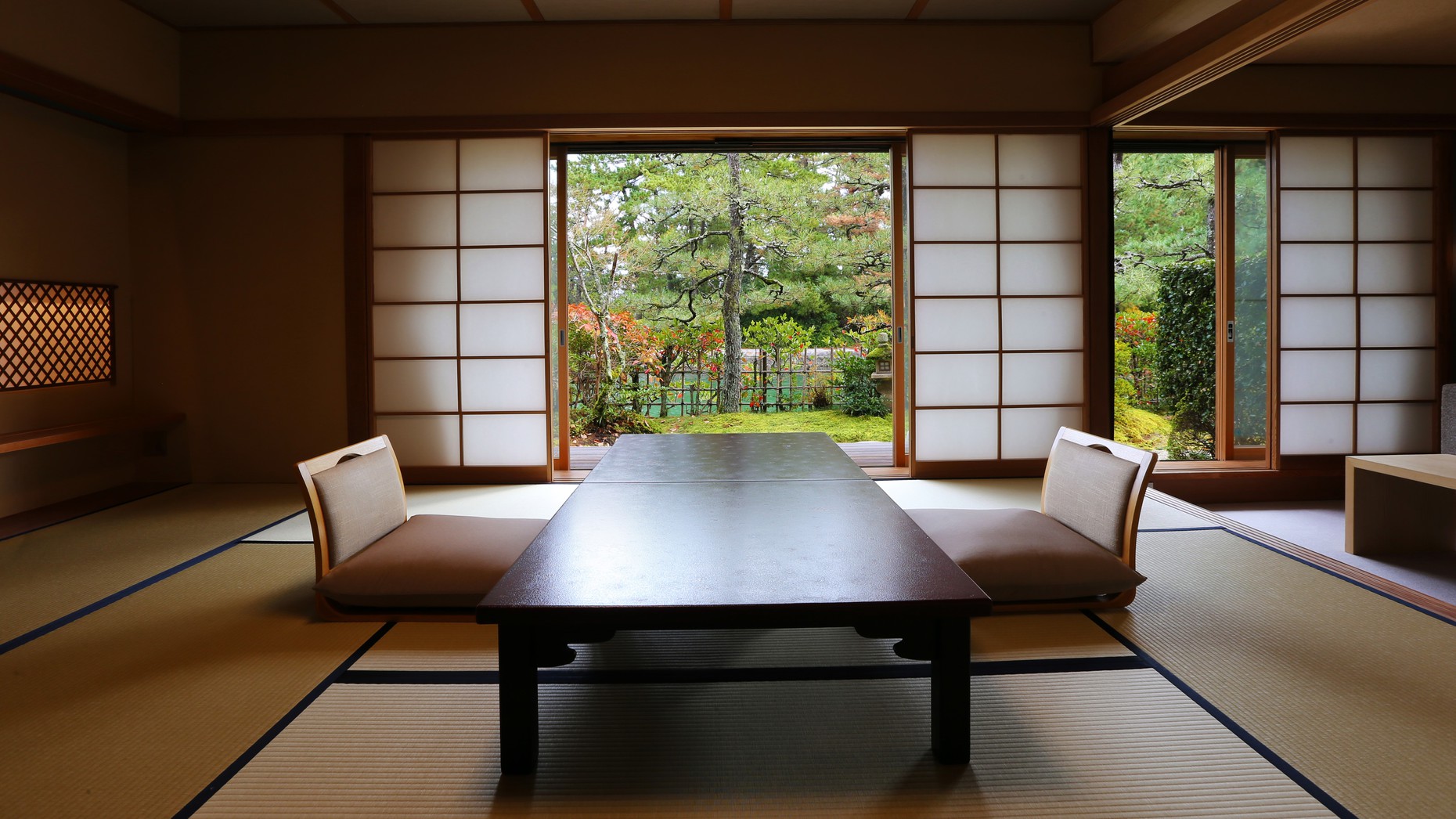 【雪月花の棟】皇居新宮殿にも関わった吉村順三氏設計の、木造客室です。