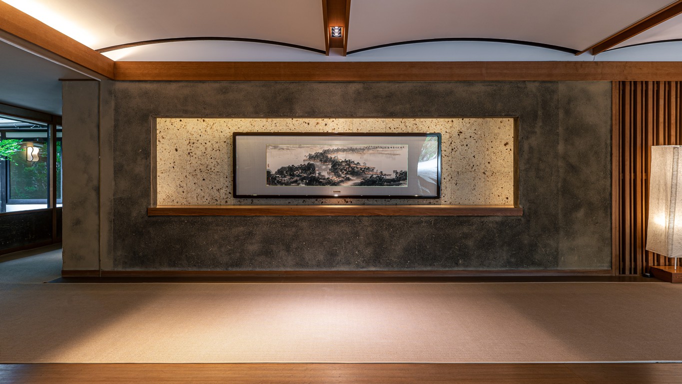 【ロビー】水墨障壁画などで知られる王子江(おうすこう)さんによる「天橋立紀遊図」を展示