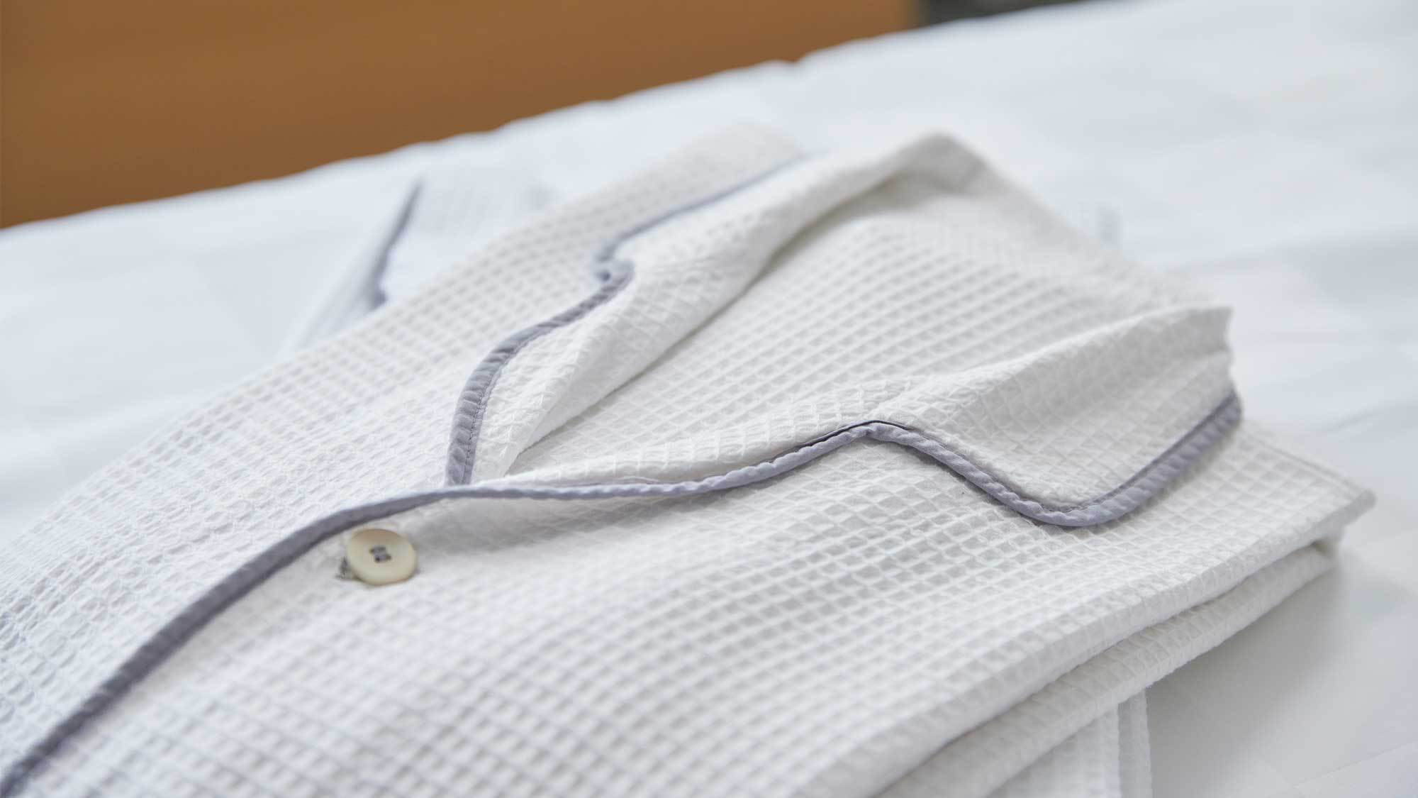 柔らかなワッフル生地、ロングシャツタイプのウェア（パジャマ）