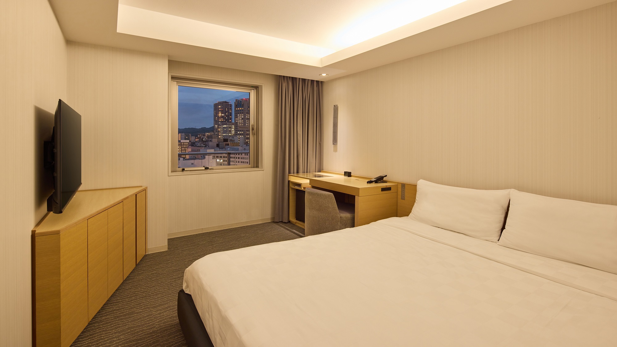 禁煙スーペリアダブル高層階17.6㎡・ベッド幅160cm多機能シャワー（バスタブ無し）