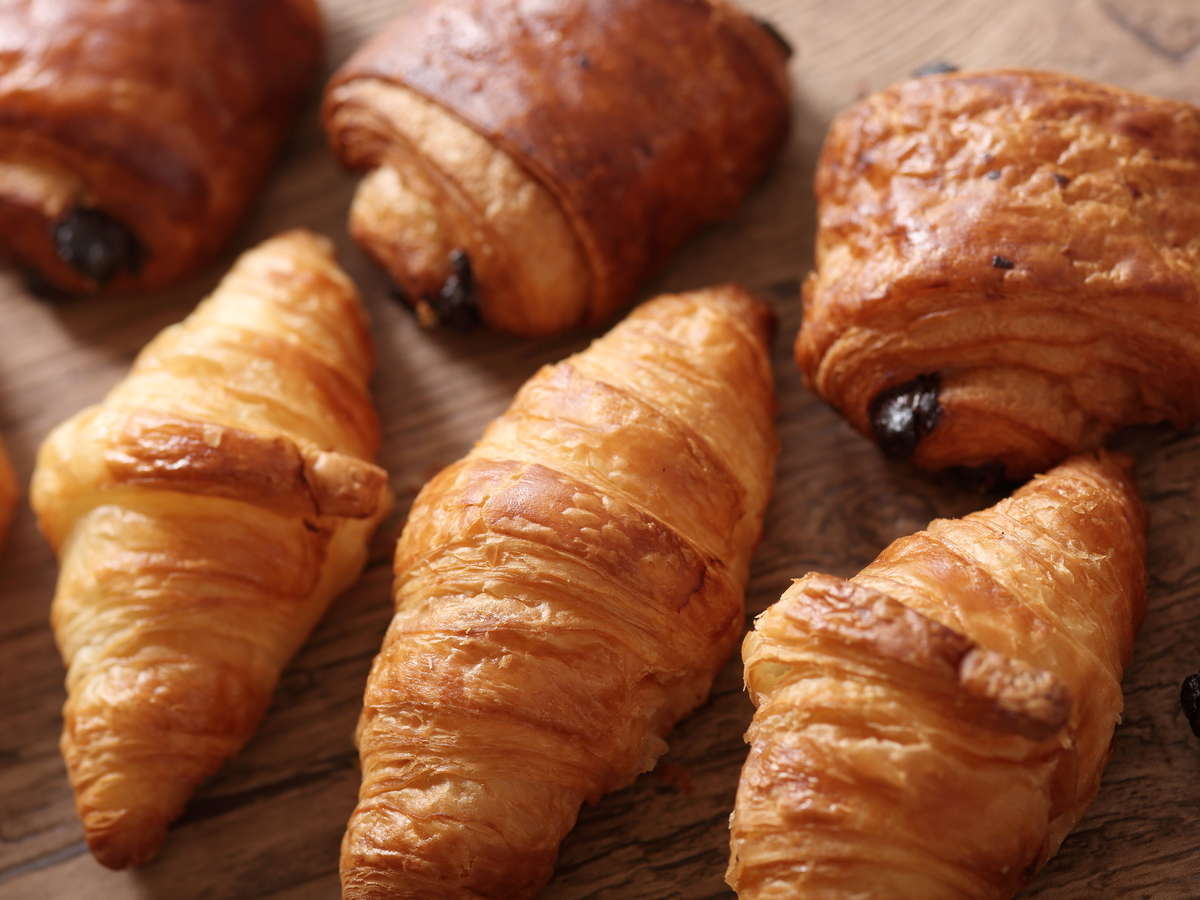 毎朝ホテルで焼きあげるフランス産AOPバターを使ったクロワッサン