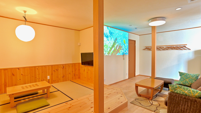 無垢の木と畳の香りや触り心地を楽しめる、落ち着きのあるアパートメントルーム204号室