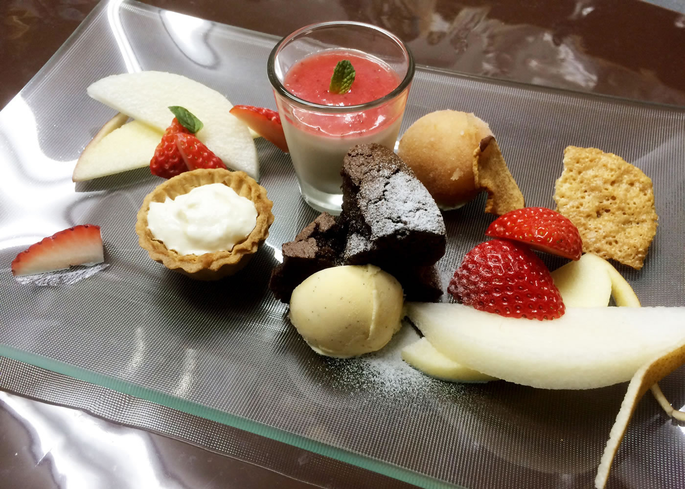 Lake side inn Beehive Image 3, Kitashiobara, Japan