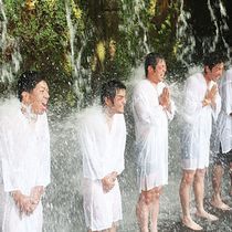 日石寺滝寒修行