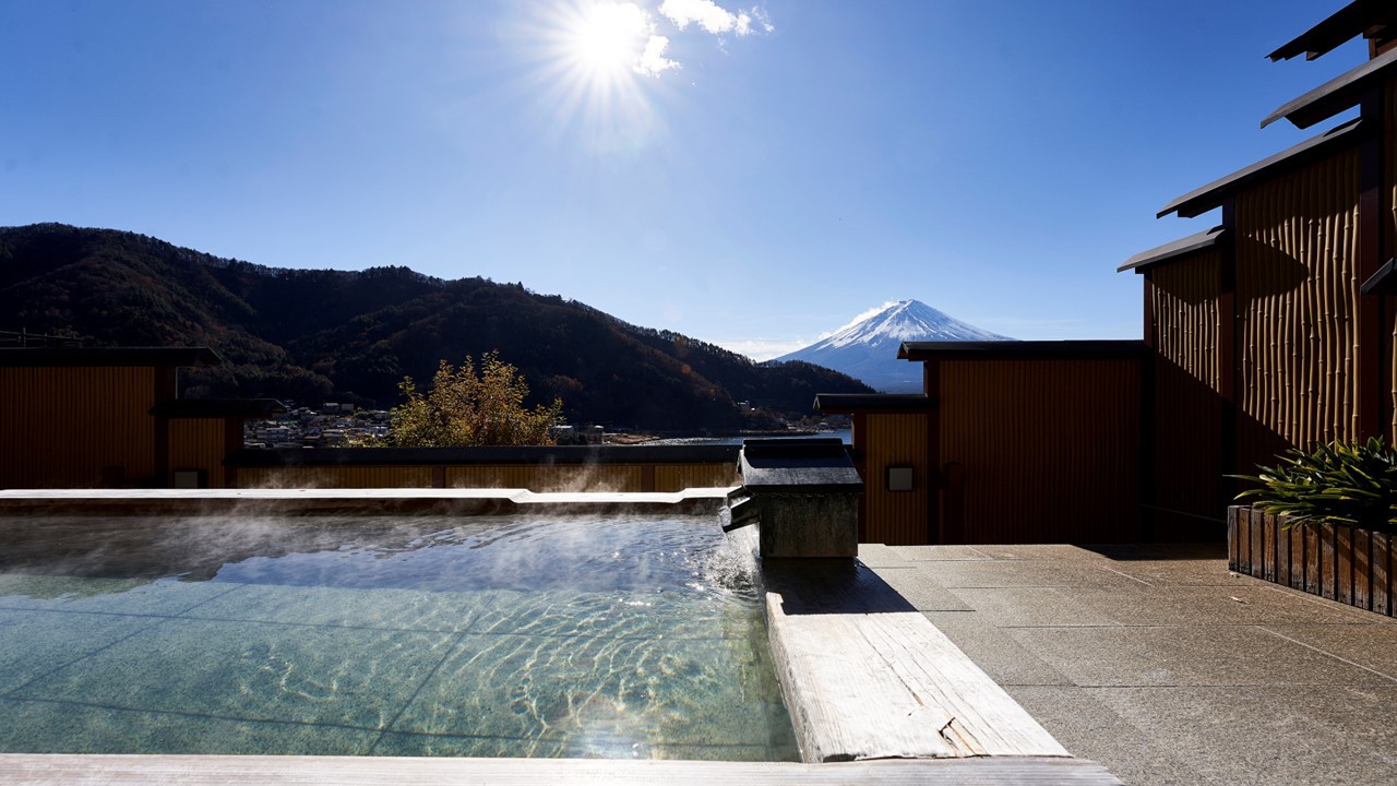 富士山と河口湖を目の前に望む 「富士見の湯」