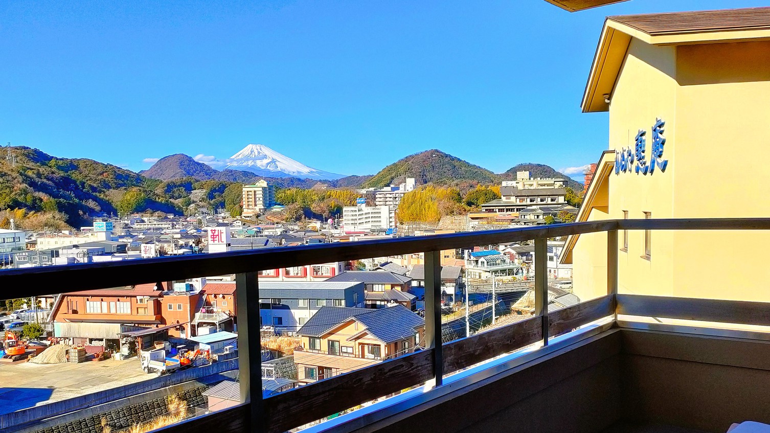 【別邸】客室露天風呂付き客室｜お部屋のバルコニーからは富士山を一望できます。