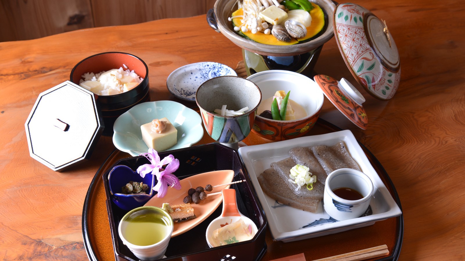 ＊夕食（一例）/地元食材を使った女将手作りのお料理はすべておススメ!