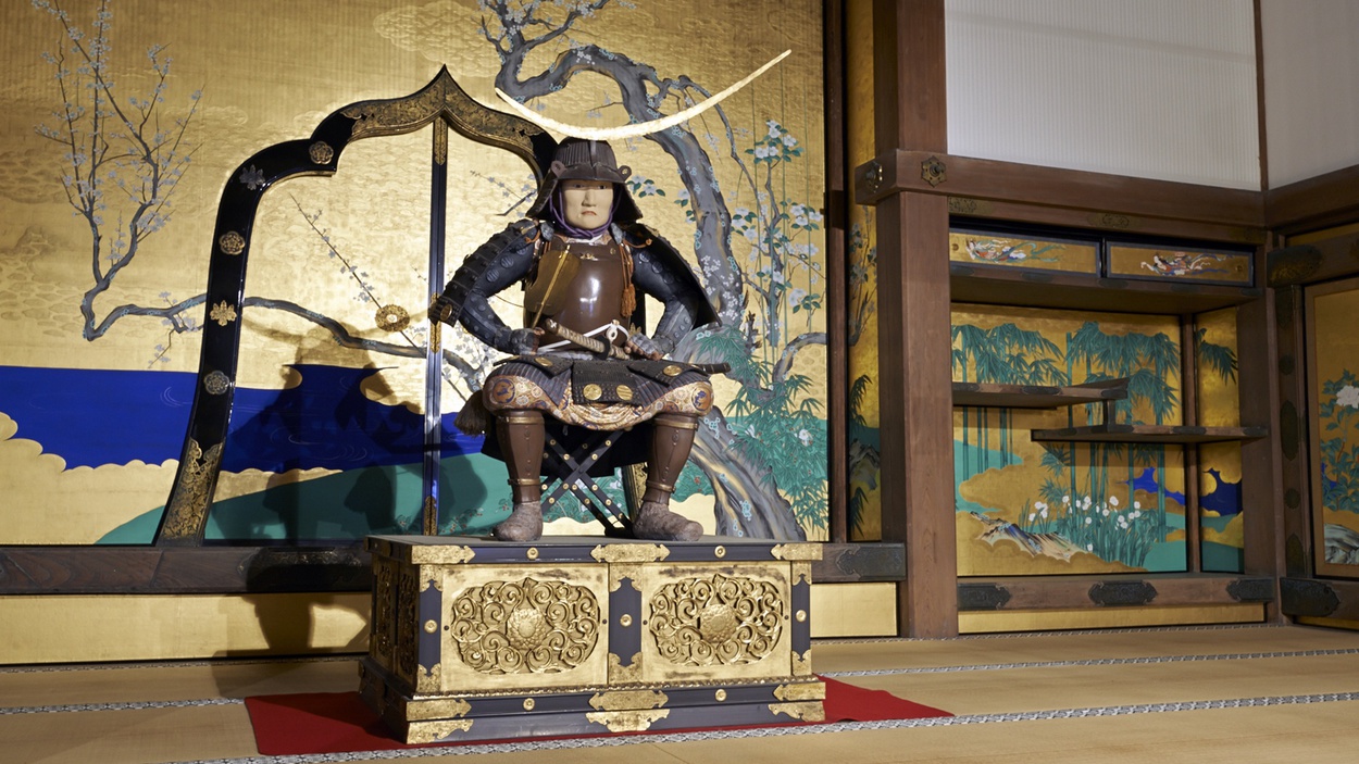 *【周辺観光】武士の誇り。歴史を感じる甲冑と豪華な装飾が、武士の魂を伝えます。