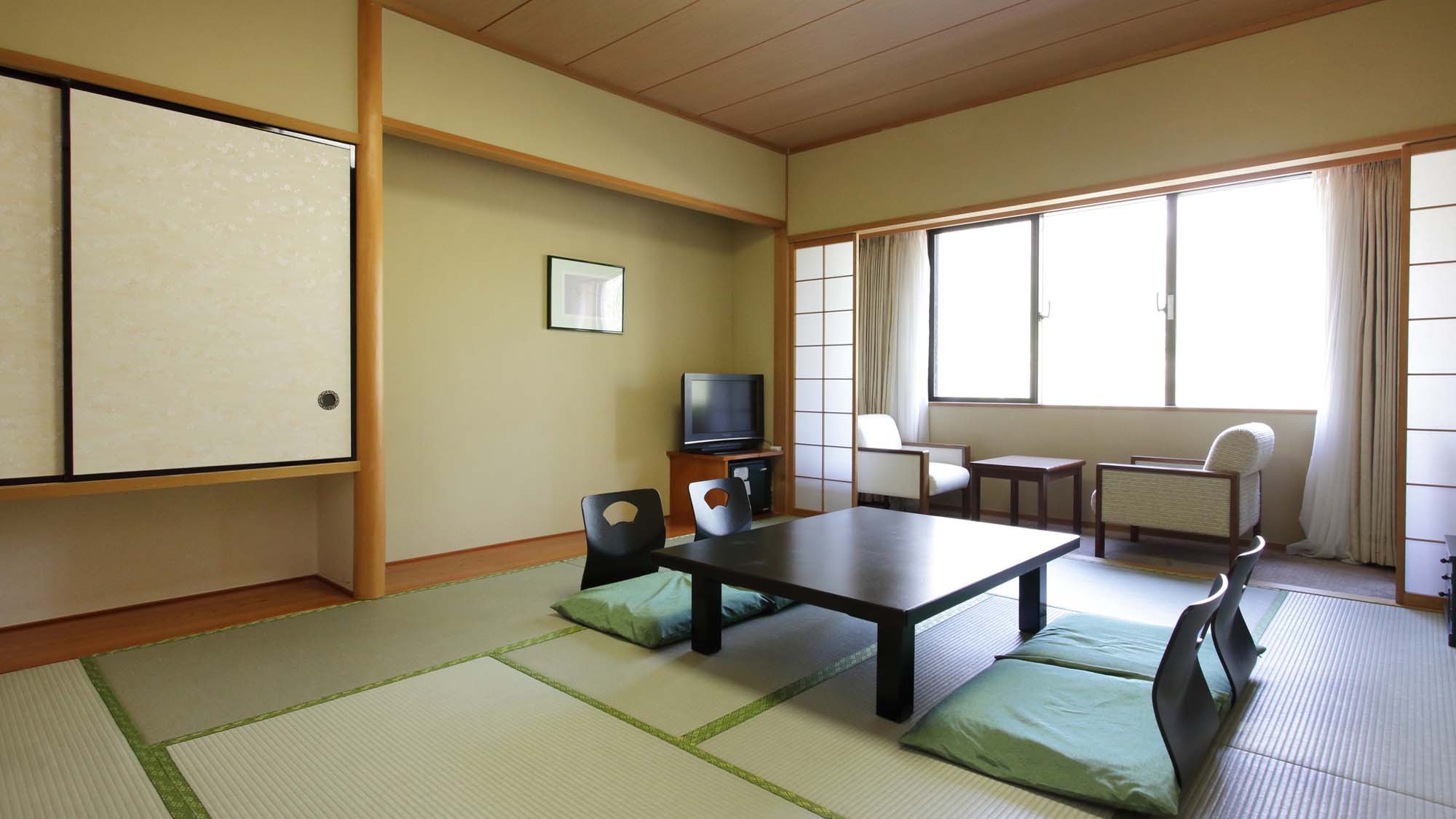 JAPANIESE-STYLE ROOM