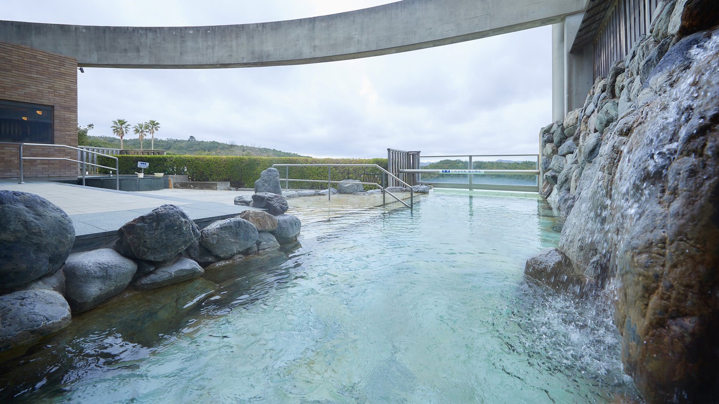 天然温泉「ひまわりの湯」露天風呂