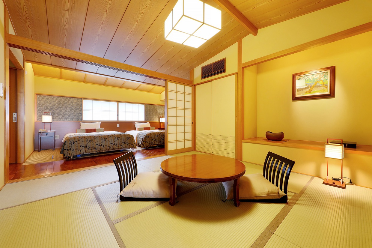 3階内風呂温泉付和洋室「白潟」リビング