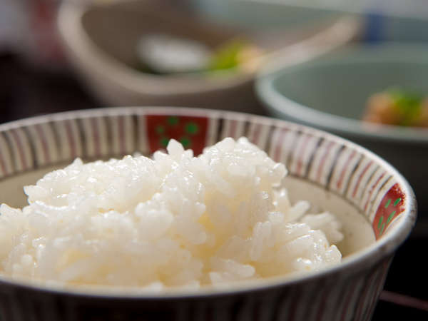 【朝食】炊き立てあつあつの白米を