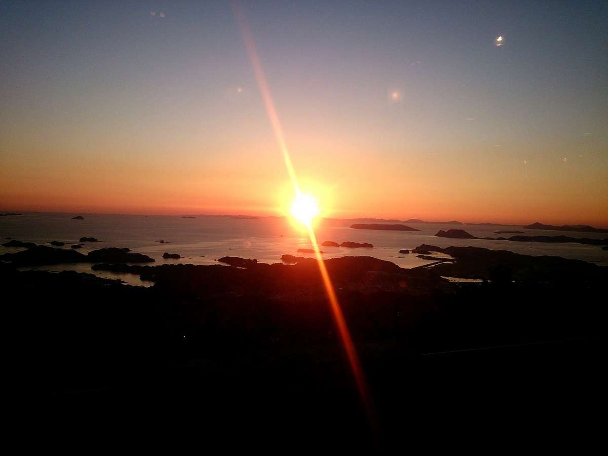 夕陽が沈む九十九島