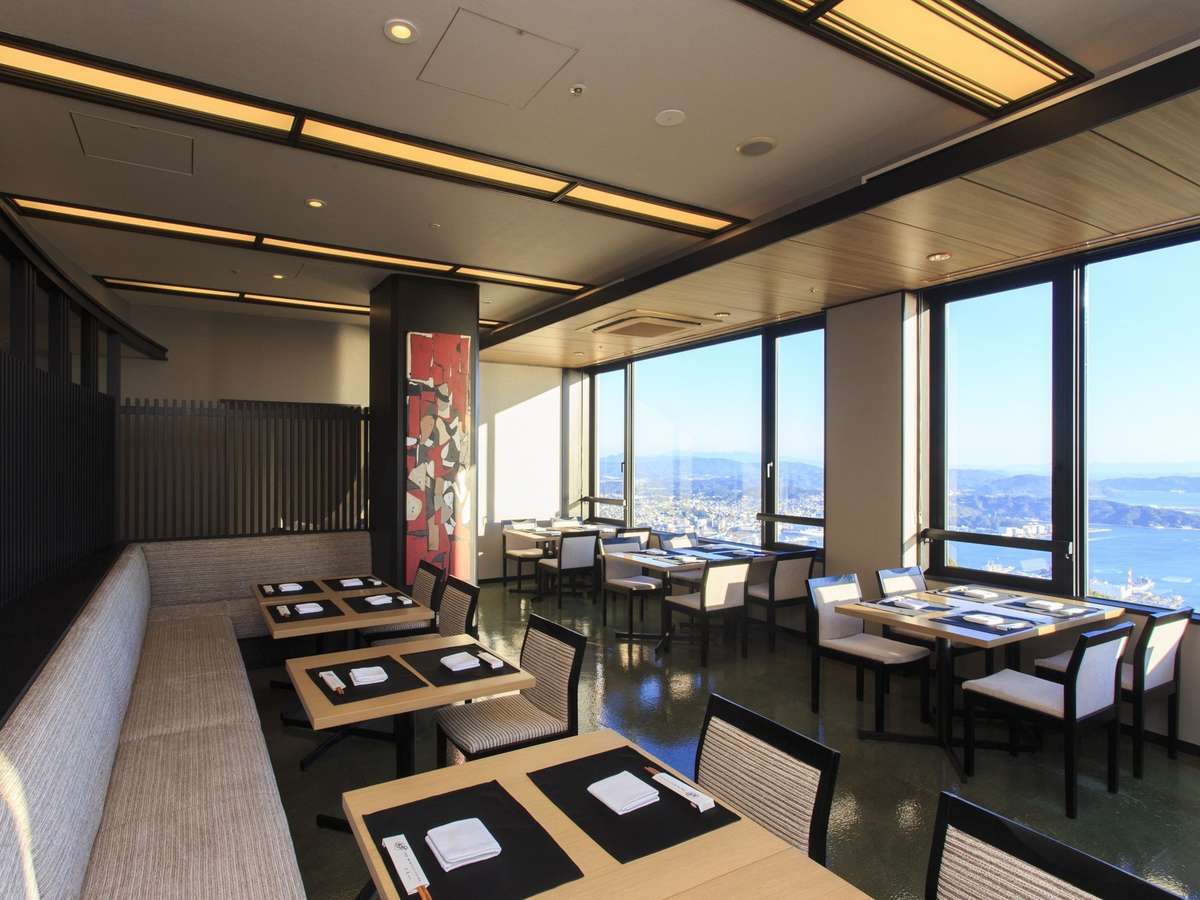 開放感のある和食レストラン「汐彩」