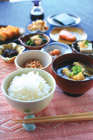 【朝食】やっぱり朝はご飯と味噌汁ですね！手づくりで愛情たっぷりです。