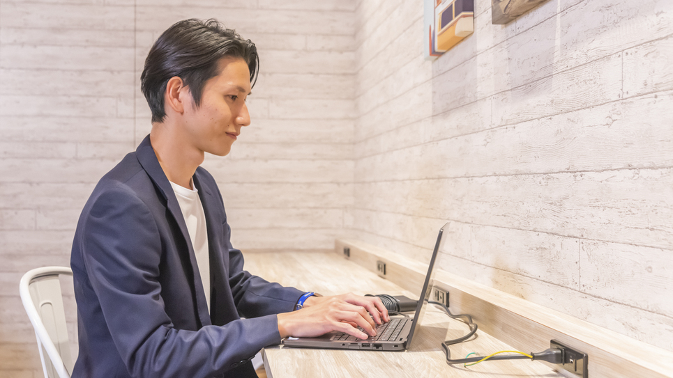 【ライブラリーカフェ】デスクワークにもお使いいただけます